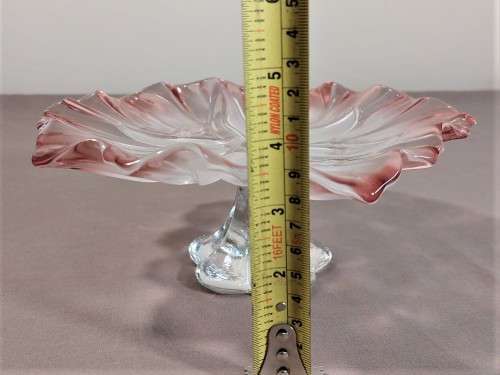 NO 1 OF 2: WALTHER GLAS LARGE SYLVIA PATTERN FROSTED CHRYSTAL GLASS CAKE STAND