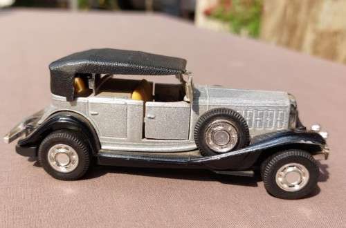 FIVE OLD MOBILE DIE CAST CARS