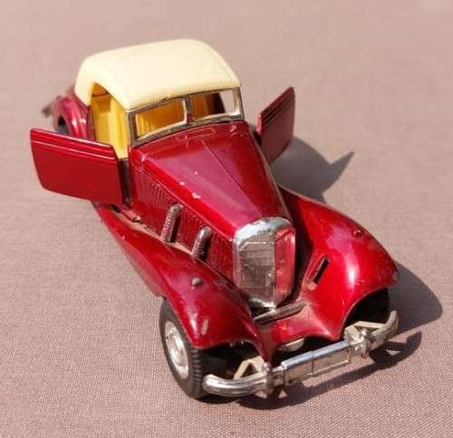 FIVE OLD MOBILE DIE CAST CARS