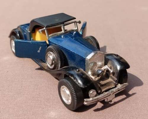 FIVE OLD MOBILE DIE CAST CARS