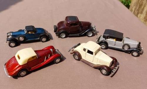 FIVE OLD MOBILE DIE CAST CARS