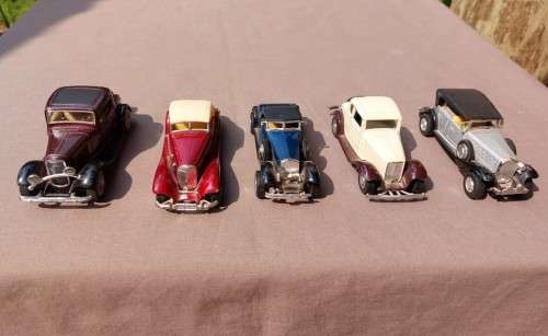 FIVE OLD MOBILE DIE CAST CARS