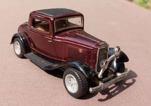 FIVE OLD MOBILE DIE CAST CARS