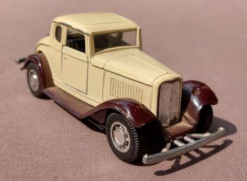 FIVE OLD MOBILE DIE CAST CARS
