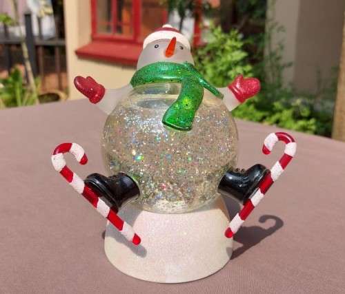 CHANGING COLOUR SANTA SNOWMAN GLOBE