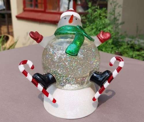 CHANGING COLOUR SANTA SNOWMAN GLOBE