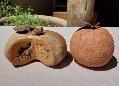 PUMPKIN AND POMELO CERAMICS WITH METALIC LEAVES