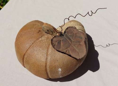 PUMPKIN AND POMELO CERAMICS WITH METALIC LEAVES