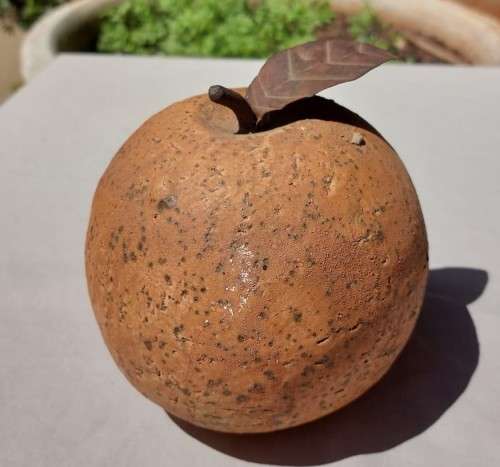 PUMPKIN AND POMELO CERAMICS WITH METALIC LEAVES