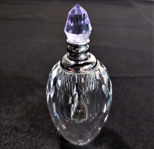 VINTAGE CHRYSTAL GLASS PERFUME BOTTLE WITH PURPLE COLOURED FACETTED STOPPER