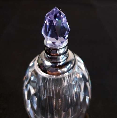 VINTAGE CHRYSTAL GLASS PERFUME BOTTLE WITH PURPLE COLOURED FACETTED STOPPER