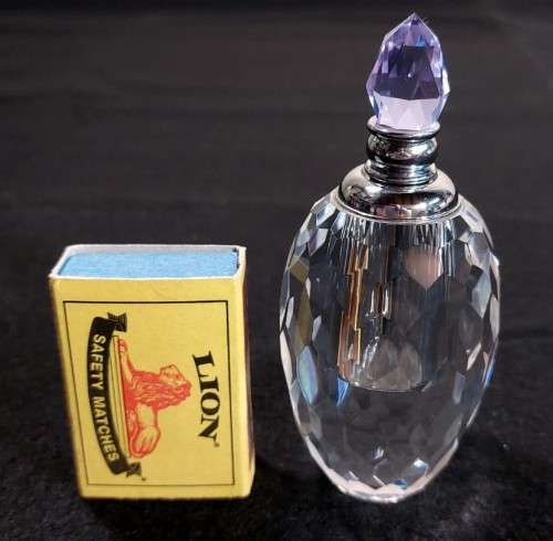 VINTAGE CHRYSTAL GLASS PERFUME BOTTLE WITH PURPLE COLOURED FACETTED STOPPER