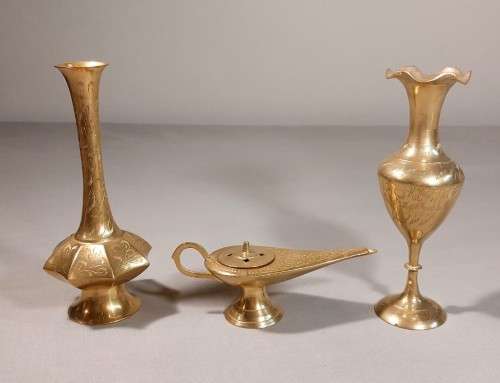 BRASS ALADDIN GENIE LAMP AND TWO BRASS VASES