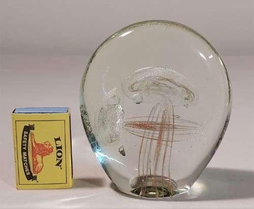 JELLEYFISH ART GLASS PAPERWEIGHT - SKILLFULLY HANDMADE