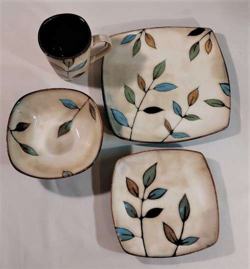 PFALTZGRAFF RUSTIC LEAVES 24 PIECE (6 PERSON) DINNERWARE SET CRAFTED OF STONEWARE