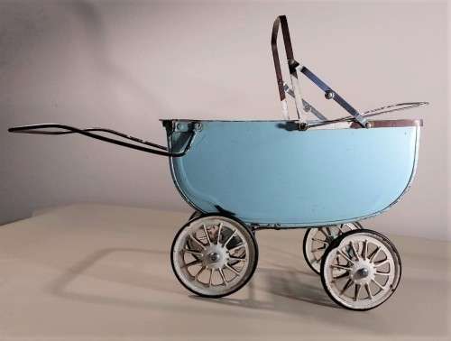 VINTAGE 1950S TRI-ANG DOLL PRAM IN A CYAN BLUE - NO HOOD BUT SUSPENSION OK AND WHEELS TURNS FREELY