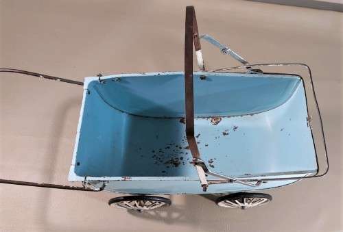 VINTAGE 1950S TRI-ANG DOLL PRAM IN A CYAN BLUE - NO HOOD BUT SUSPENSION OK AND WHEELS TURNS FREELY