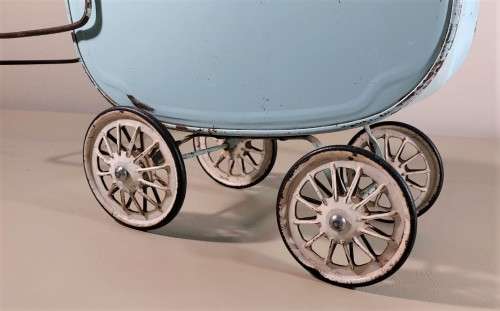 VINTAGE 1950S TRI-ANG DOLL PRAM IN A CYAN BLUE - NO HOOD BUT SUSPENSION OK AND WHEELS TURNS FREELY