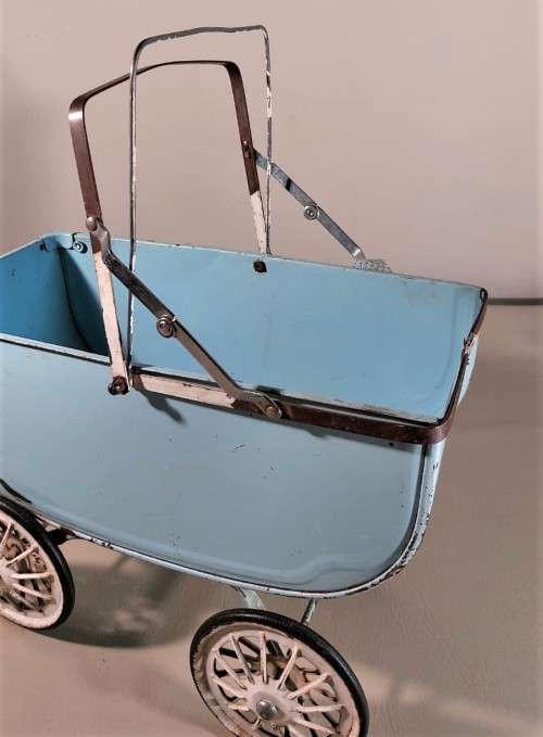 VINTAGE 1950S TRI-ANG DOLL PRAM IN A CYAN BLUE - NO HOOD BUT SUSPENSION OK AND WHEELS TURNS FREELY