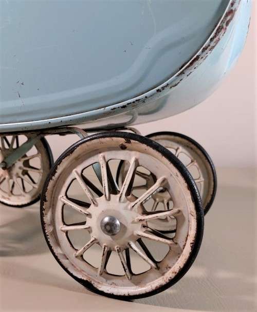 VINTAGE 1950S TRI-ANG DOLL PRAM IN A CYAN BLUE - NO HOOD BUT SUSPENSION OK AND WHEELS TURNS FREELY