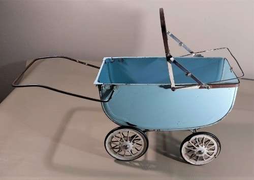 VINTAGE 1950S TRI-ANG DOLL PRAM IN A CYAN BLUE - NO HOOD BUT SUSPENSION OK AND WHEELS TURNS FREELY