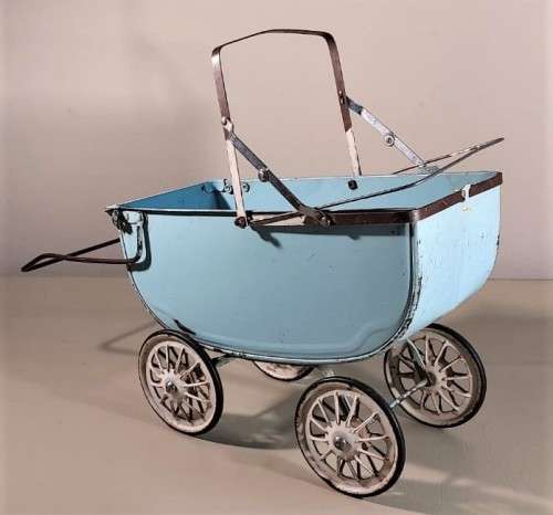 VINTAGE 1950S TRI-ANG DOLL PRAM IN A CYAN BLUE - NO HOOD BUT SUSPENSION OK AND WHEELS TURNS FREELY