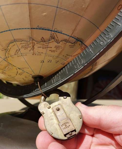 RAND MCNALLYS HISTORICAL SHIPS GLOBE FROM THE 1970S - RARE LARGE 30CM DIAMETER GLOBE MADE IN THE USA