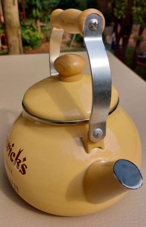 ENAMEL SEDGWICKS THE ORIGINAL OLD BROWN SHERRY CREAM LARGE TEAPOT 23CM HIGH WITH LID AND HANDLE