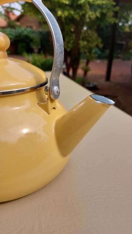 ENAMEL SEDGWICKS THE ORIGINAL OLD BROWN SHERRY CREAM LARGE TEAPOT 23CM HIGH WITH LID AND HANDLE