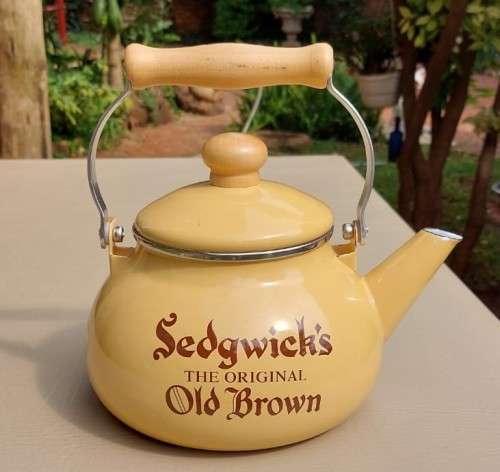 ENAMEL SEDGWICKS THE ORIGINAL OLD BROWN SHERRY CREAM LARGE TEAPOT 23CM HIGH WITH LID AND HANDLE
