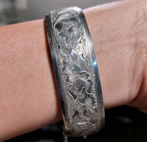 VINTAGE 1950S CANDIDA JOE CALAFATO DESIGNED STERLING SILVER BANGLE (38G)