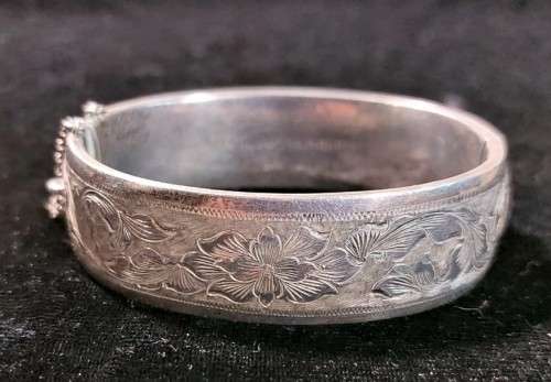 VINTAGE 1950S CANDIDA JOE CALAFATO DESIGNED STERLING SILVER BANGLE (38G)