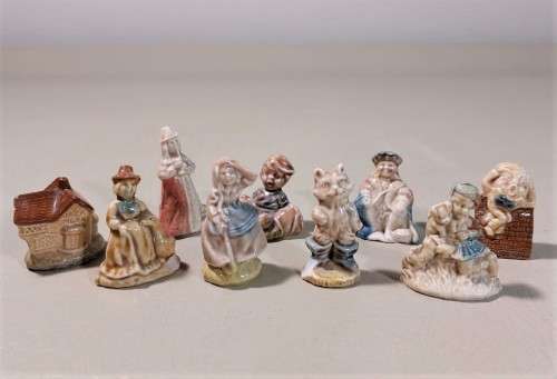 NINE (9) VINTAGE WADE NURSERY RHYME WHIMZIES FROM THE 1970S  PIED PIPER, HUMPTY DUMPTY, JACK