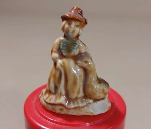 NINE (9) VINTAGE WADE NURSERY RHYME WHIMZIES FROM THE 1970S  PIED PIPER, HUMPTY DUMPTY, JACK