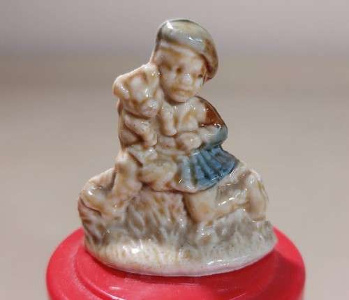 NINE (9) VINTAGE WADE NURSERY RHYME WHIMZIES FROM THE 1970S  PIED PIPER, HUMPTY DUMPTY, JACK