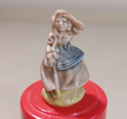 NINE (9) VINTAGE WADE NURSERY RHYME WHIMZIES FROM THE 1970S  PIED PIPER, HUMPTY DUMPTY, JACK