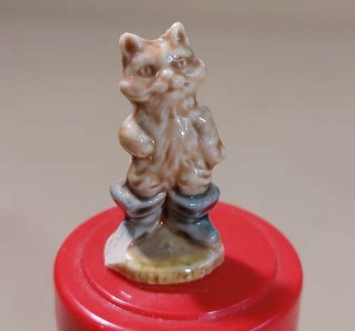 NINE (9) VINTAGE WADE NURSERY RHYME WHIMZIES FROM THE 1970S  PIED PIPER, HUMPTY DUMPTY, JACK