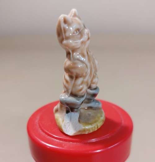 NINE (9) VINTAGE WADE NURSERY RHYME WHIMZIES FROM THE 1970S  PIED PIPER, HUMPTY DUMPTY, JACK