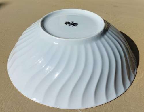 A LARGE 18 PIECE RICHWOOD PORCELAIN DINNER SET WITH RED ROSES PATTERN GOOD CONDITION