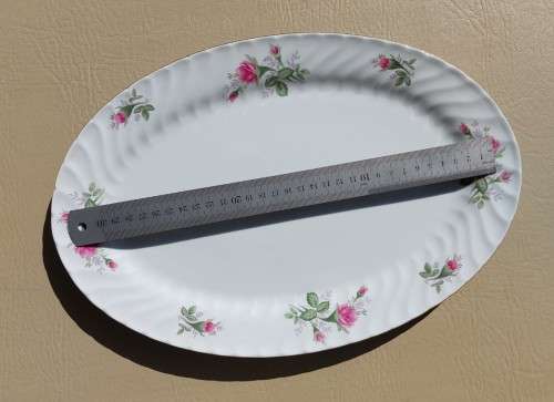 A LARGE 18 PIECE RICHWOOD PORCELAIN DINNER SET WITH RED ROSES PATTERN GOOD CONDITION