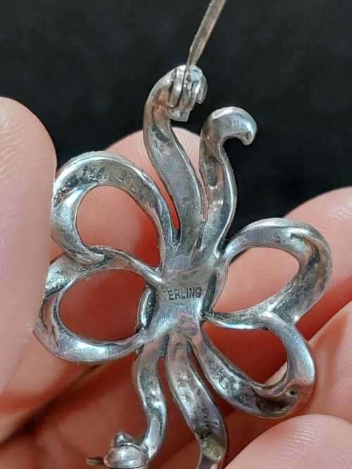 VINTAGE STERLING SILVER AND MARQUISITE BOW AND RIBBON BROOCH