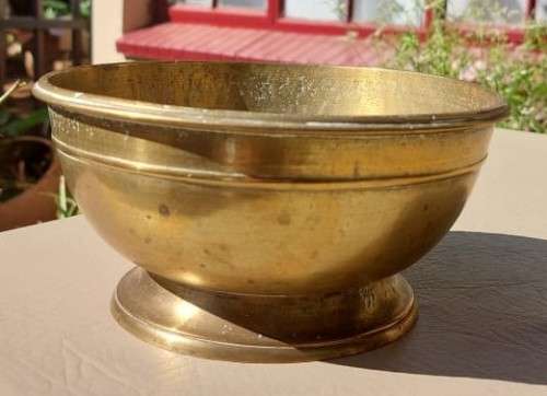SOLID BRASS BOWL ON PEDASTAL WITH FOLDED GROOVED RIM