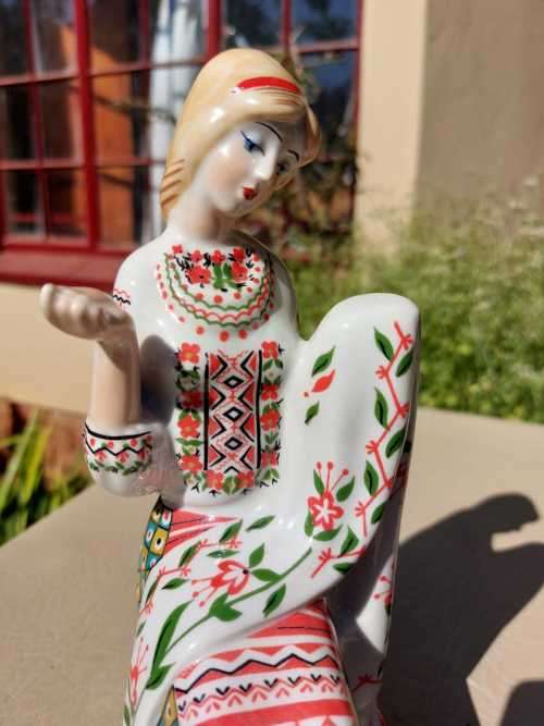 VINTAGE 1990S UKRANIAN KYIV PORCELAIN FIGURINES
