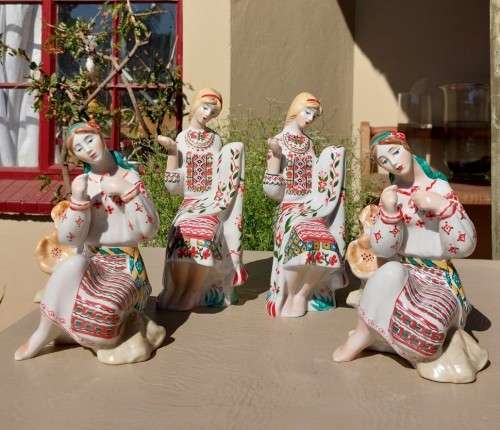 VINTAGE 1990S UKRANIAN KYIV PORCELAIN FIGURINES