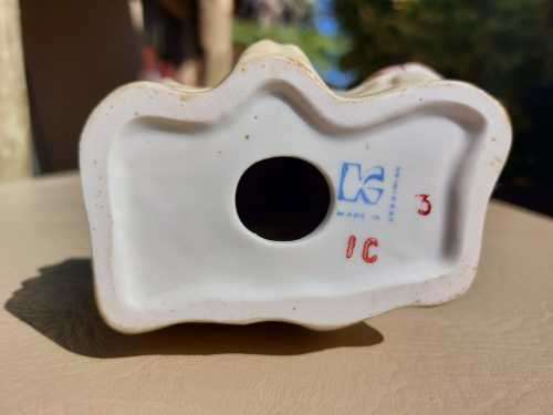 YOUNG LOVERS A VINTAGE 1990S UKRANIAN KYIV PORCELAIN FIGURINE