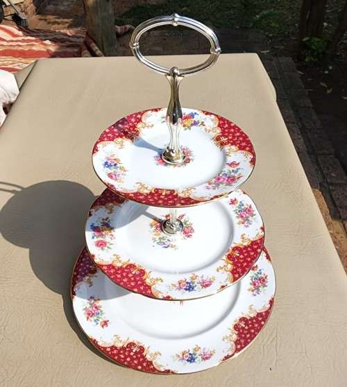 RARE 1950S PARAGON 3-TIER CAKE STAND - ROCKINGHAM RED PATTERN - BY WARRANT OF QUEEN ELIZABETH OF ENG