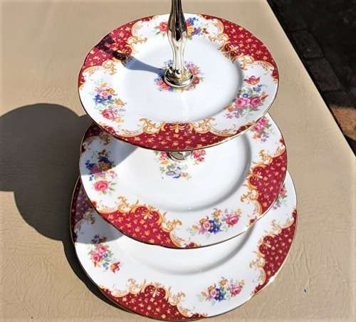 RARE 1950S PARAGON 3-TIER CAKE STAND - ROCKINGHAM RED PATTERN - BY WARRANT OF QUEEN ELIZABETH OF ENG