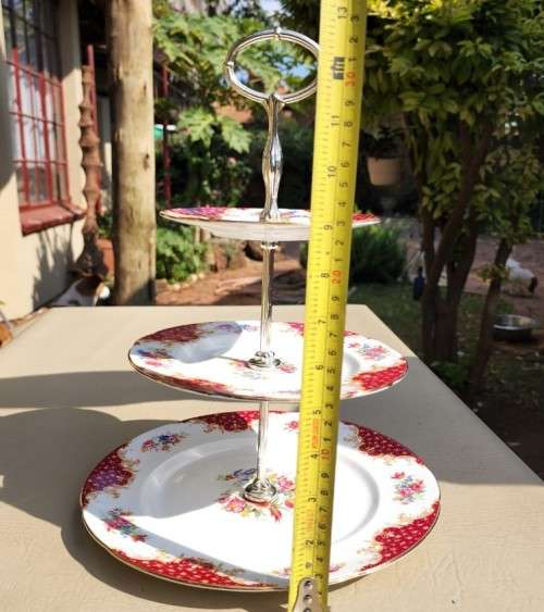 RARE 1950S PARAGON 3-TIER CAKE STAND - ROCKINGHAM RED PATTERN - BY WARRANT OF QUEEN ELIZABETH OF ENG