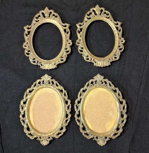 FOUR (4) SMALL (13x9CM) OVAL BRASS PHOTO FRAMES MADE IN ITALY