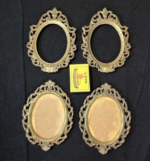 FOUR (4) SMALL (13x9CM) OVAL BRASS PHOTO FRAMES MADE IN ITALY
